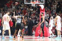 Sveštenik Ilija Buha dovodi Nikolu Mirotića u Crvenu zvezdu