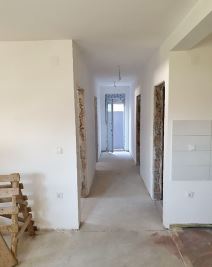 Oglas za stan u Jajincima