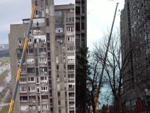 nosi nameštaj na zgradu.jpg