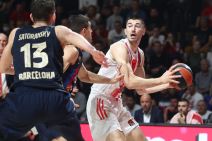 Nikola Mirotić stao na liniju pre trojke protiv Crvene zvezde
