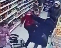 Brutalna tuča 2 žene u marketu