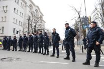 Krvava torta ispred ambasade Rusije (3).jpeg