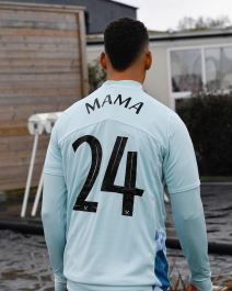 Fudbaler Vest Hema napisao Serena Vilijams na dresu