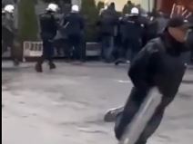 ŽESTOKA TUČA NAVIJAČA U NOVOM SADU (5).jpg