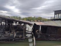 Požar na splavu u Beogradu