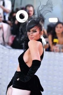 Dženifer Lopez Met Gala (4).jpg