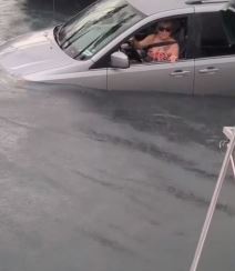 Sletela autom u vodu (3).jpg