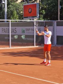 Novak Đoković trenirao pred meč na najdaljem terenu na Rolan Garosu