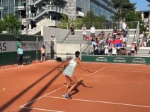 Olga Danilović pobedila na Rolan Garosu i slavila sa navijačima