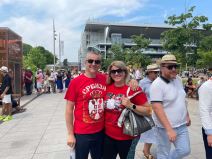 Novakovi navijači u Parizu (3).jpg