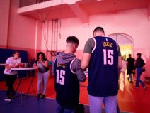 Sombor navijači Denvera gledaju utakmicu