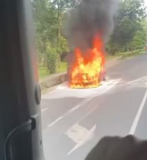 Zapaljen automobil (3).jpg