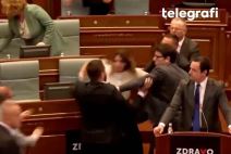 Aljbin Kurti tuča u skupštini 3.jpg