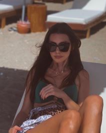 Voditeljka Slagalice Jelena Simić u bikiniju