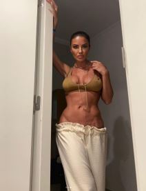 Sindi Models spustila pantalone i raspametila
