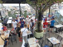 Navijači Srbije zajedno pred meč u Manili 3.jpg