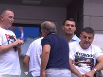 Novak-izbacuje-navijača-(4).jpg