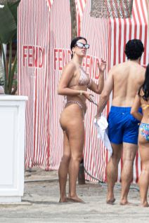 Ivana Knoll uživa u danu na plaži u Marbelji (4).jpg