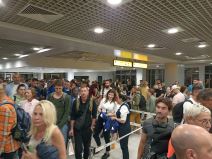 Boriša Simanić pored Svetislava Pešića u avionu sa košarkašima Srbije