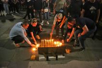 Paljenje sveća Hram Svetog Save Kosovo poginuli (5).jpg