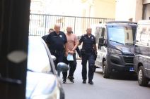 Siledžija koji je hteo da baci ženu sa terase 4.jpg