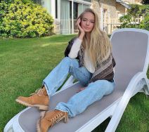 Lisa Peskova (4).png