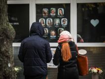 Okupljanje roditelja ispred skole Vladislav Ribnikar 4.jpeg