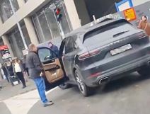 Taksista sekira (3).jpg