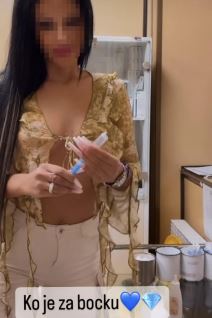 Polugola  u  ordinaciji.jpg