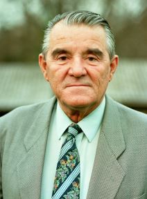 Miljan Miljanić pozira za fotografiju na Marakani