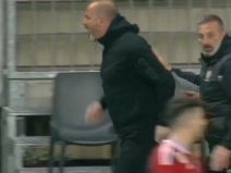 Dejan Stanković se svađao sa sudijom i dobio crveni karton