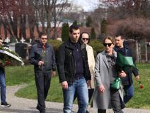 Ružica Đinđić sa sinom došla na grob Zorana Đinđića