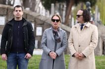Ružica Đinđić sa sinom došla na grob Zorana Đinđića
