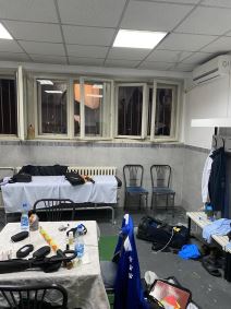 Polomljena stakla u svlačionici