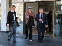 Haris Dzinovic napustio sud u pratnji advokata (3).jpg