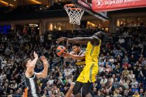 Pi Džej Doužer Partizan Alba