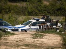 Policija blokirala prilaz groblju Zlot (6).jpg