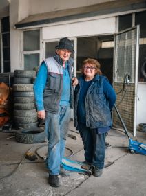 Jagoda radi kao vulkanizer u Borči već 40 godina tema
