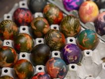 Cene običnih i farbanih jaja pred Uskrs