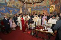 PATRIJARH PORFIRIJE KRSTIO PRINCEZU MARIJU U DVORSKOJ KAPELI (4).jpg