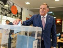 Milorar Dodik glasao u Skoli za dizajn na Dedinju (7).jpg