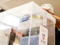 Izbori glasanje glasacka kutija pokrivalice (3).jpg