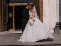 Tamara Milutinovic i Darko Jevtic napustili hram (2).jpg