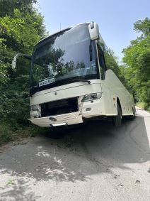 Autobus pun turista iz Kine sleteo sa puta (3).jpg