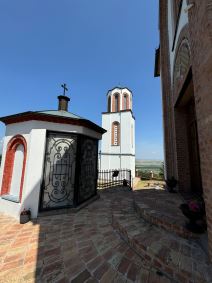 Crkva Svetog Teodora Vršačkog (4).jpg