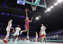 Lil Crvena zezda na stadionu Pjer Moroa