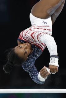 Majka ostavila Simon Bajls u sirotištu, sad hoće da je upozna