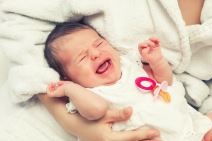 Zašto male bebe plaču neutešno satima 305451398.jpg