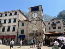 Najuža ulica u regionu gde ne mogu da se mimoiđu dve odrasle osobe