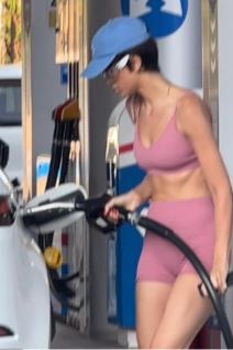 Milica Pavlović na pumpi1.jpg